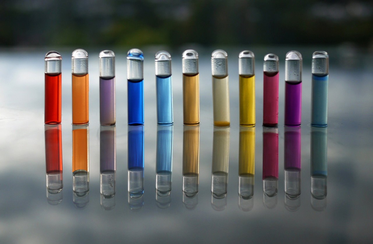 marie sarah adenispreuves de concept sur differentes couleurs obtenues a partir de cultures bacteriennes