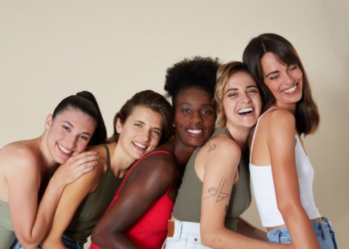 5-femmes-qui-sourient