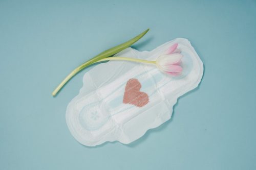 serviette-hygienique-coeur-tulipe