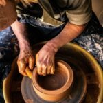 Femme faisant poterie artisanat formation
