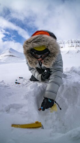 une-personne-doudoune-expedition-glacier